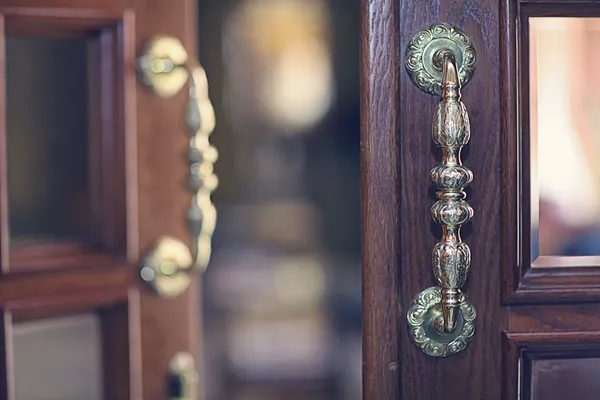 Bella vecchia porta di legno — Foto Stock