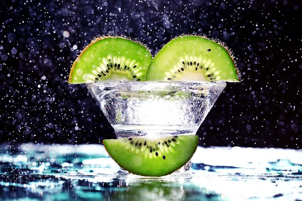 Cocktail avec kiwi — Photo