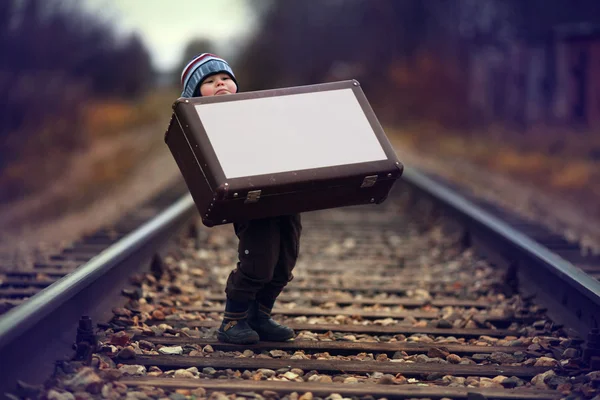 Menino com mala — Fotografia de Stock