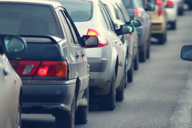 Şehir, yol, acele saat trafik sıkışıklığı