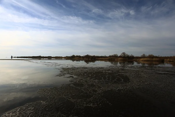 Nehirde gün batımı
