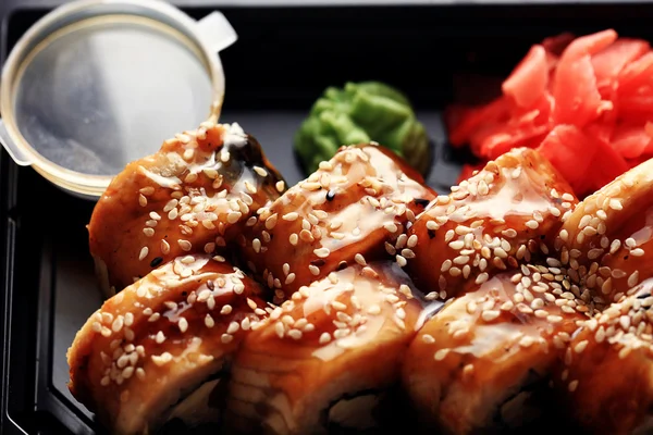 Rouleaux de sushi asiatique — Photo