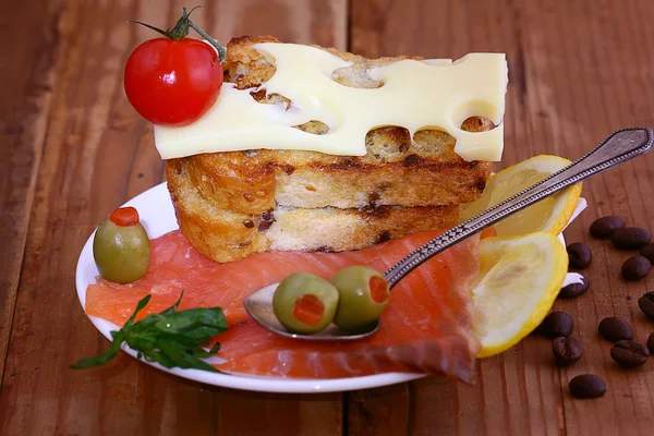 Italienischer Lachs-Toast — Stockfoto