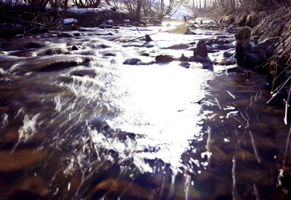 Våren creek vatten landskap — Stockfoto