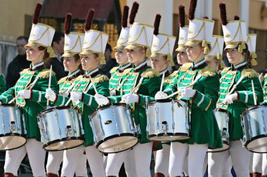 Mayıs günü gösteri üzerinde yürüyen bant