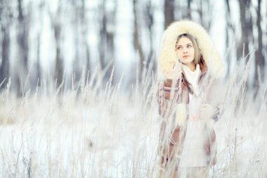 ormanda güzel kadın