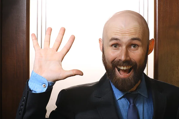 Homem mostrando alto cinco gesto — Fotografia de Stock
