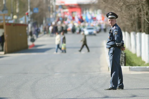Polizist bei 1. Mai-Demonstration — Stockfoto