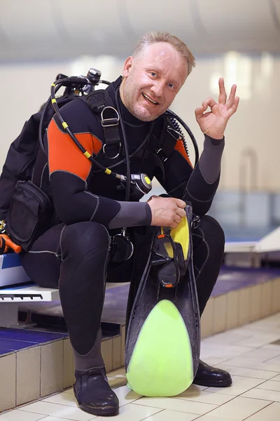 Mergulhador gesto ok sinal — Fotografia de Stock