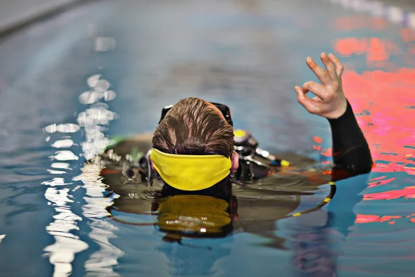 Diver gesturing ok sign — Stock Photo, Image