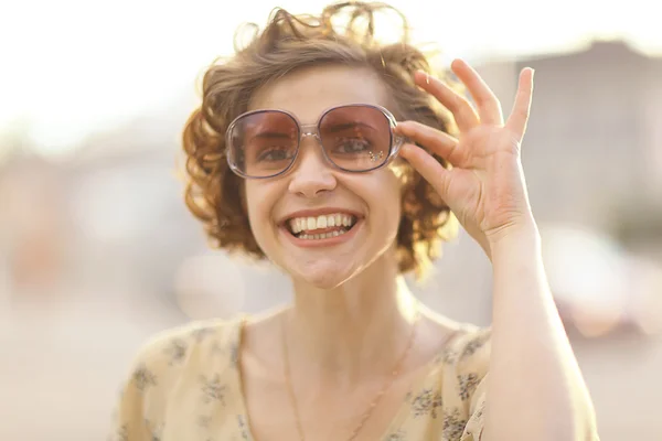 Curly girl with sunglasses — Stock Photo, Image