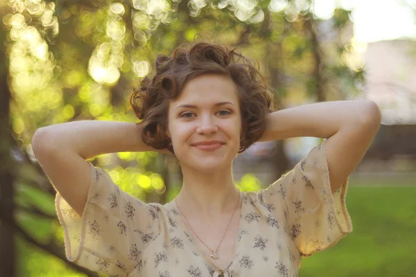 Feliz chica sonriente —  Fotos de Stock