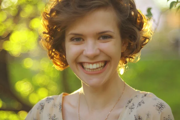 Feliz chica sonriente — Foto de Stock