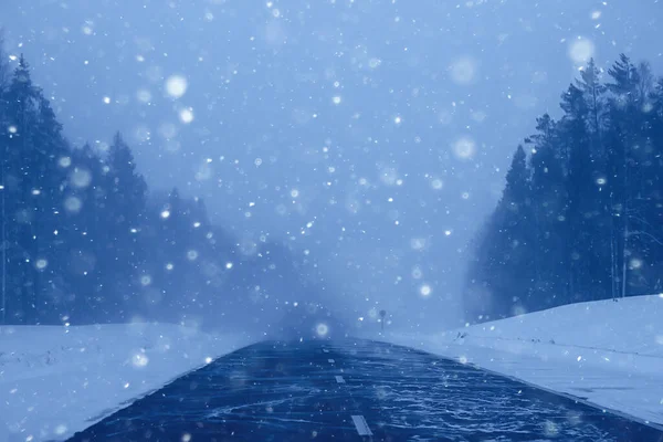 Χειμερινή Εθνική Οδό Χιόνι Φόντο Ομίχλη Κακή Ορατότητα — Φωτογραφία Αρχείου