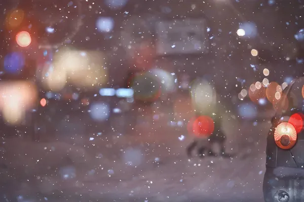 冬の都市交通渋滞の中の雪季節の雪道 — ストック写真