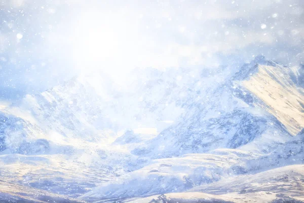 Dağlar Karlı Zirveler Soyut Kışın Manzarası — Stok fotoğraf