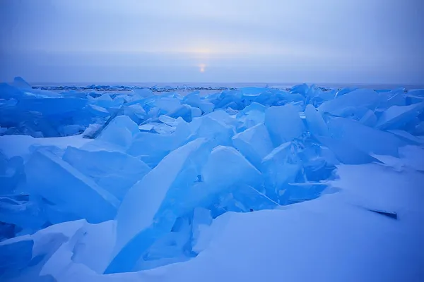 Θρυμματισμένο Μπλε Πάγο Hummocks Baikal Φόντο Χειμώνα — Φωτογραφία Αρχείου