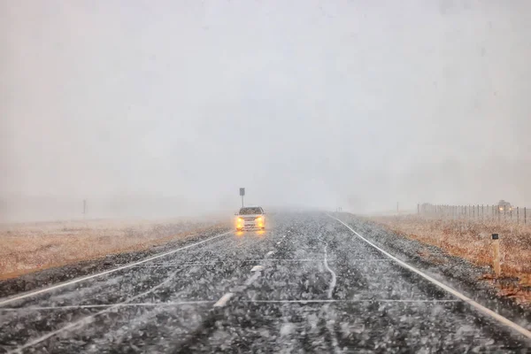 Winter Snelweg Sneeuw Achtergrond Mist Slecht Zicht — Stockfoto