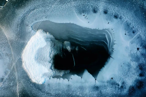 Текстура Вид Сверху Льда Трещины Прозрачный Абстрактный Фон Зимой — стоковое фото