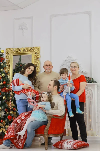 Grande Família Feriados Natal Ano Novo Avó Avô Pais Crianças — Fotografia de Stock