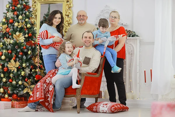 Grote Familie Nieuwjaar Kerstvakantie Grootmoeder Grootvader Ouders Kinderen — Stockfoto