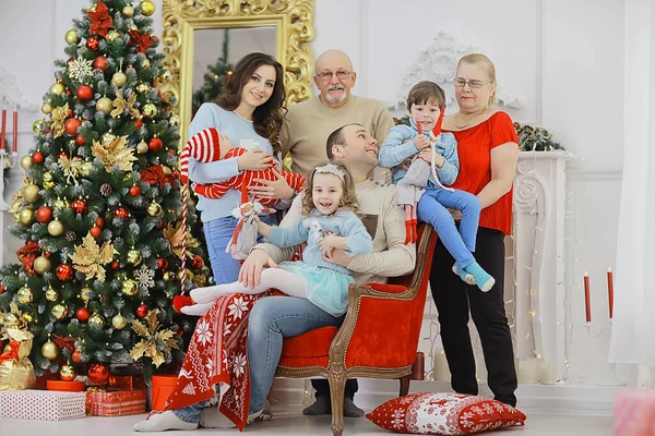Familia Grande Las Fiestas Año Nuevo Navidad Abuela Abuelo Los — Foto de Stock