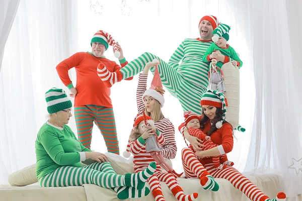 Jul Pyjamas Randig Fest Familj Med Barn Nyår Kostymer Kul — Stockfoto