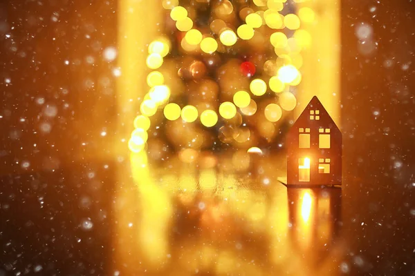 Karácsony Dekoráció Este Ház Fények Háttér Elvont Ünnep Dekoráció — Stock Fotó
