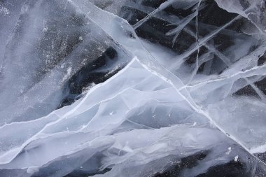 Buz dokusu Baykal 'ı çatlatıyor, soyut arkaplan kış buzu şeffaf mavi