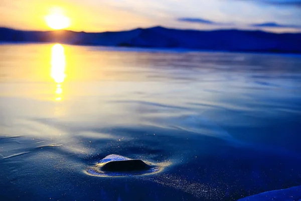 Paisagem Gelo Baikal Época Inverno Gelo Transparente Com Rachaduras Lago — Fotografia de Stock