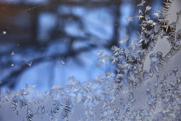 窗玻璃上的霜冻图案 抽象的背景冬日霜雪 — 图库照片