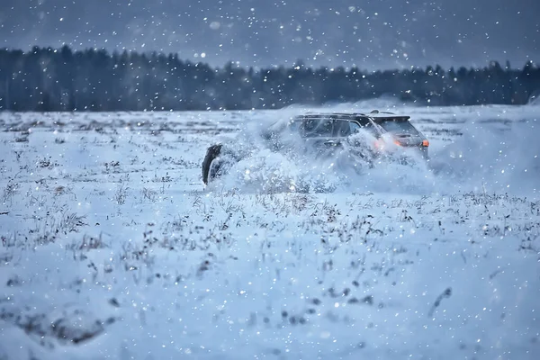 Terränggående Fordon Drift Snö Fält Äventyr Vinter Hastighet Natur — Stockfoto