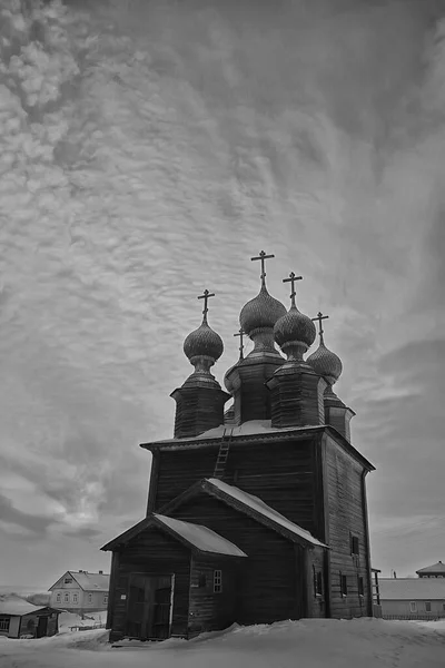 Ξύλινη Εκκλησία Στο Ρωσικό Βόρειο Τοπίο Χειμώνα Αρχιτεκτονική Ιστορική Θρησκεία — Φωτογραφία Αρχείου