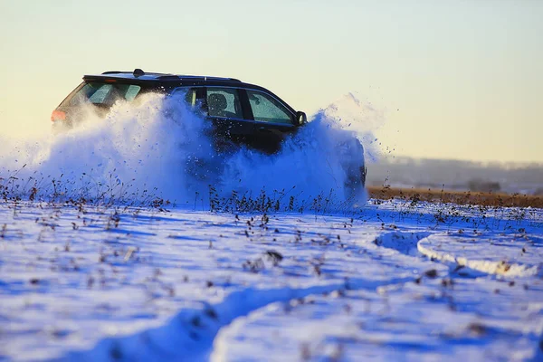 Terränggående Fordon Drift Snö Fält Äventyr Vinter Hastighet Natur — Stockfoto