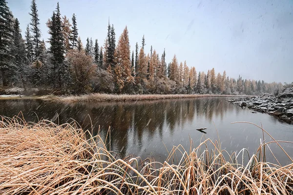Река Горы Снег Сезонный Пейзажный Фон Панорамный Вид — стоковое фото