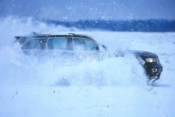 Terränggående Fordon Drift Snö Fält Äventyr Vinter Hastighet Natur — Stockfoto