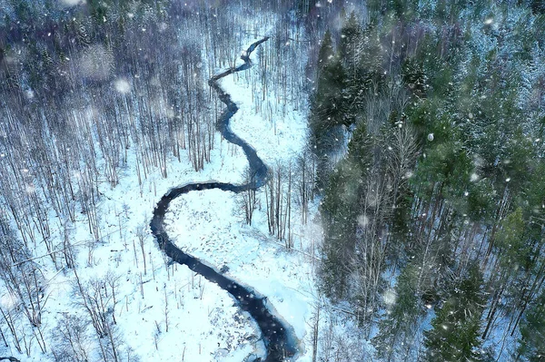 从无人机看河流 室外霜冻森林景观 — 图库照片