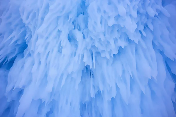 冰喷出基岩 抽象的冬景 — 图库照片