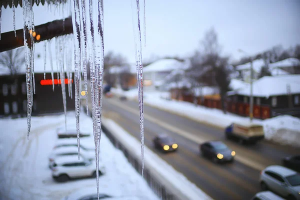 Icicles Roof Urban Background View Winter City — Stock Photo, Image