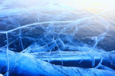 Buz dokusu Baykal 'ı çatlatıyor, soyut arkaplan kış buzu şeffaf mavi