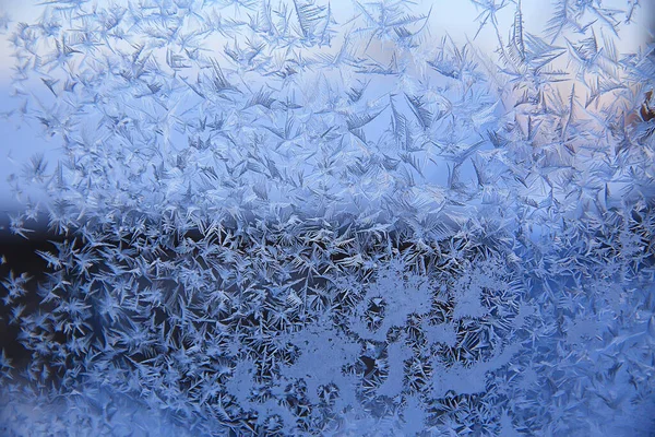 窗玻璃上的霜冻图案 抽象的背景冬日霜雪 — 图库照片