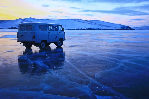 Véhicule Tout Terrain Sur Glace Lac Baïkal Olkhon Voyage Extrême — Photo