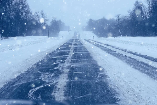 Zima Autostrada Opady Śniegu Tło Mgła Słaba Widoczność — Zdjęcie stockowe