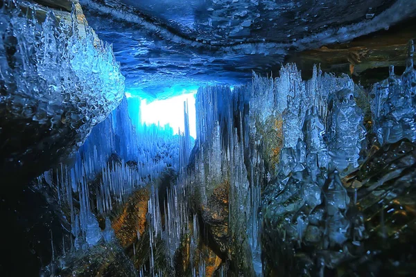 Caverna Gelo Inverno Congelado Natureza Fundo Paisagem — Fotografia de Stock