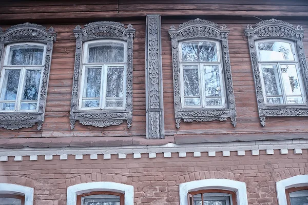 Окна Старом Деревянном Доме Дизайн Северной Архитектуры — стоковое фото