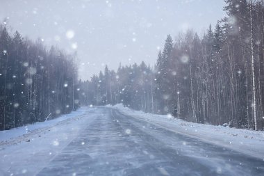 kış karayolu arka plan sisi görüş mesafesi düşük