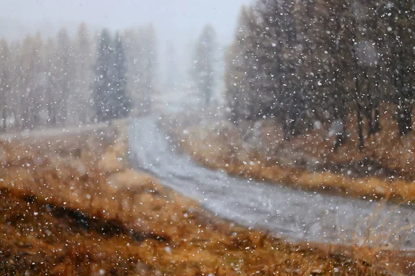 Winter Autobahn Schneefall Hintergrund Nebel Schlechte Sicht — Stockfoto