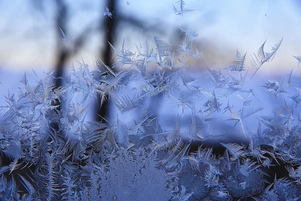 Frostmuster Auf Fensterglas Abstrakter Hintergrund Winterreifenschnee — Stockfoto