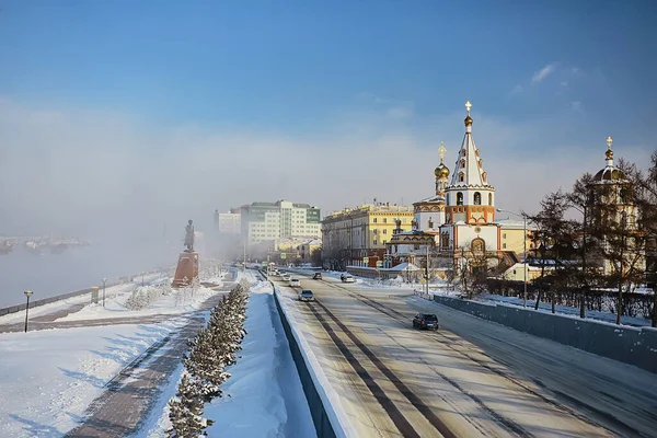 伊尔库茨克风景冬季城市堤防灯笼 — 图库照片