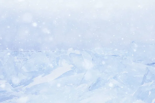Ezilmiş Mavi Buz Baykal Kış Arkaplanıyla Dalga Geçiyor — Stok fotoğraf